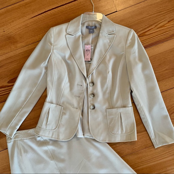 Ann Taylor 2 Piece Beige Suit Jacket and Skirt - Picture 4 of 16